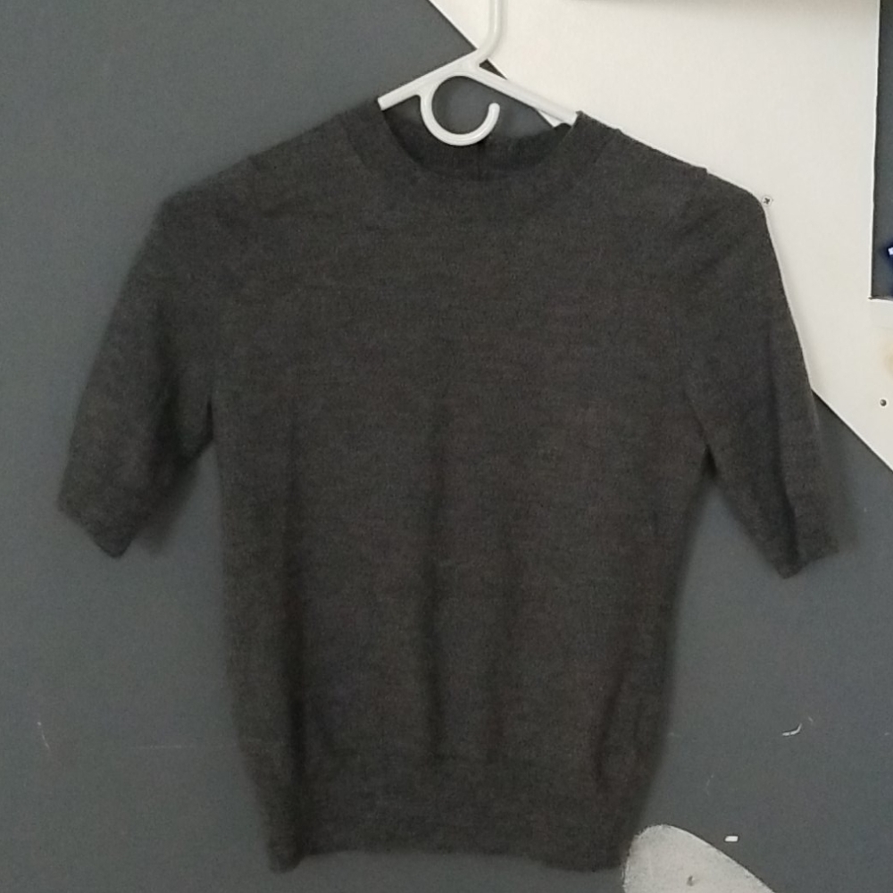 Grey top